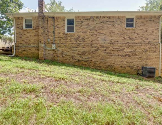 Building Photo - 1143 Chestnut Dr