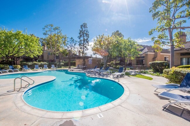 Building Photo - Huntington Beach Townhome