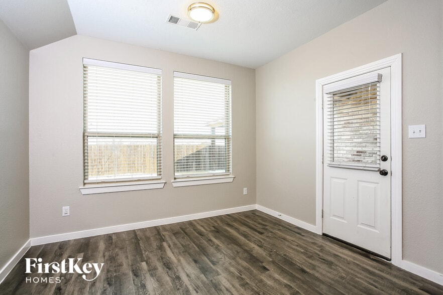 Building Photo - 1127 Bantham Wy