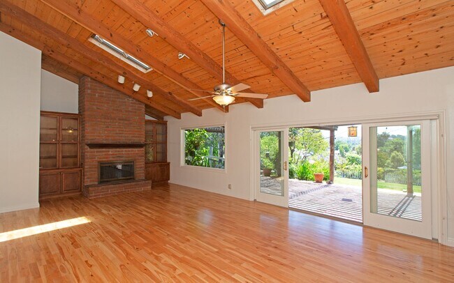 Building Photo - Stunning & Spacious Encinitas Home w/ Gorg...