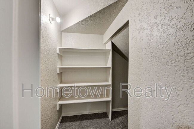 Building Photo - 6460 W Hefner Rd