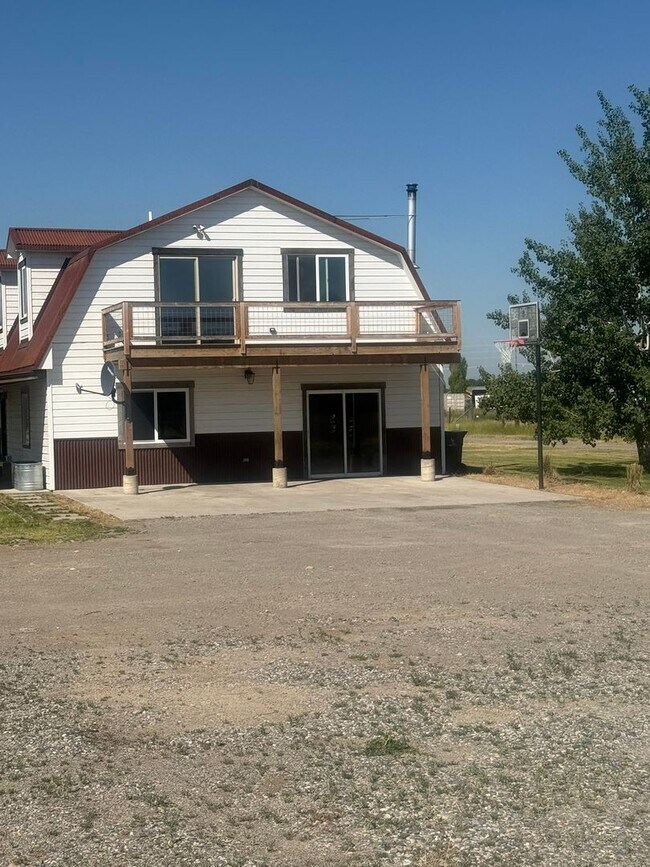 Building Photo - 669 Bluegrass Dr