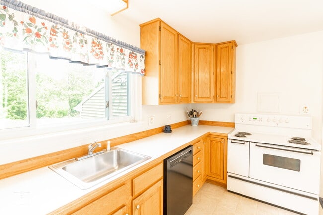 Building Photo - Charming 3BR South Portland Single-Family Home | Sunroom, Garage, Basement Storage & Spacious Yard