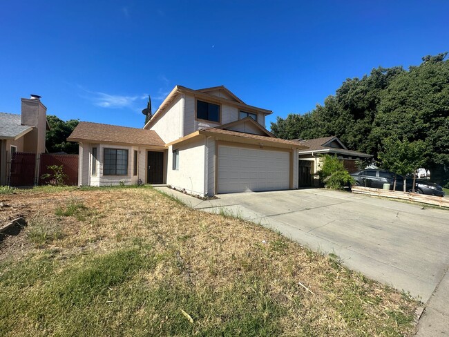 Building Photo - 560 Clover Dr