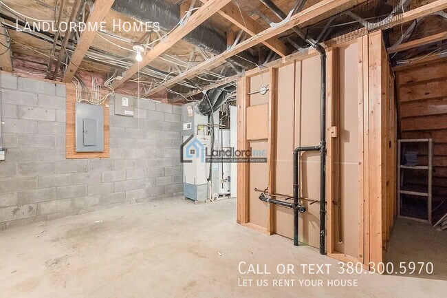 Building Photo - 199 Macandrews Way