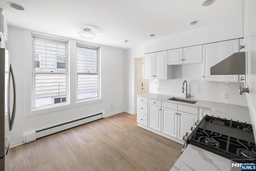 Building Photo - 46 Garden Pl