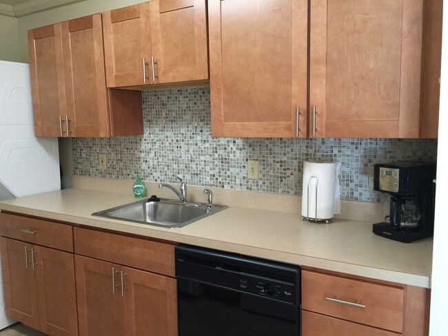 Building Photo - 2 Bedroom Contemporary Style Apartment on the Second Floor