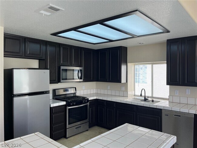 Building Photo - 1316 Royal Creek
