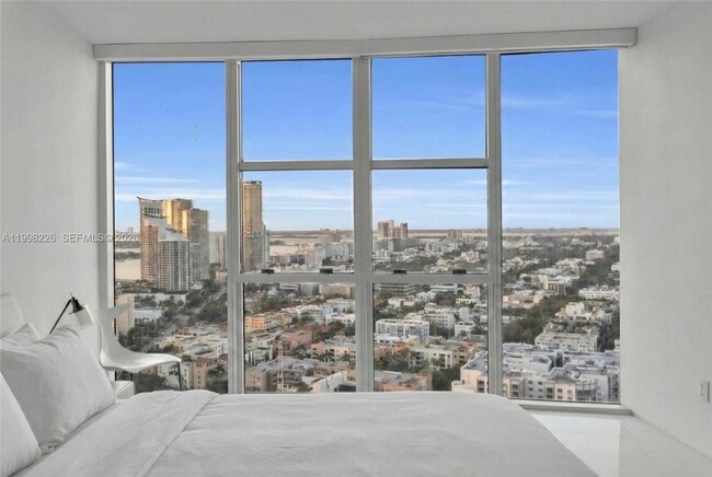 Building Photo - 300 South Pointe Dr