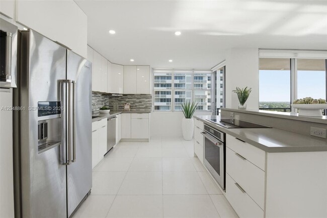 Building Photo - 1180 S Ocean Blvd