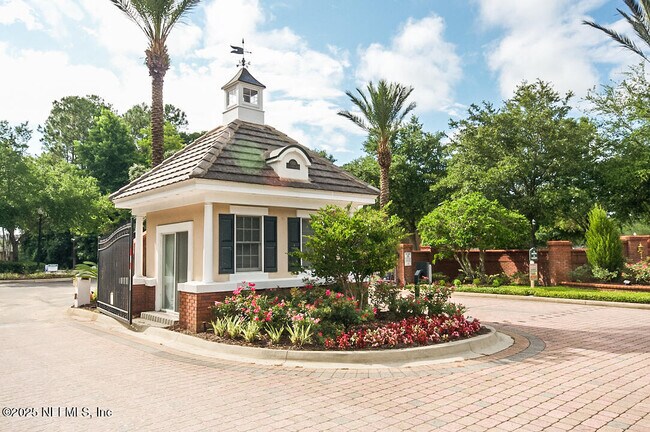 Building Photo - 13810 Sutton Park Dr N