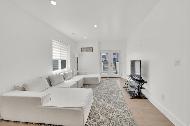 Building Photo - 11676 Dorothy Vista Dr