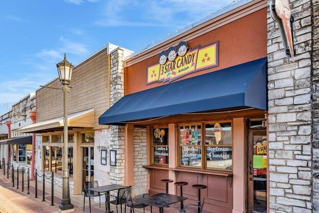 Building Photo - 276 Pullman Ct