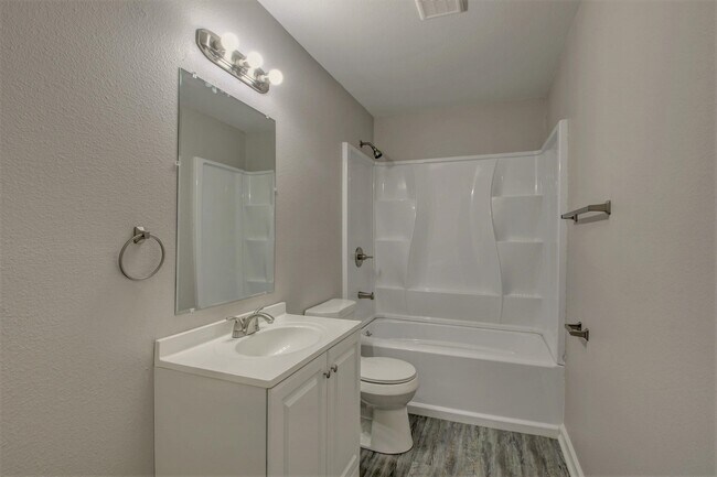 Building Photo - 20 Hiland Pl