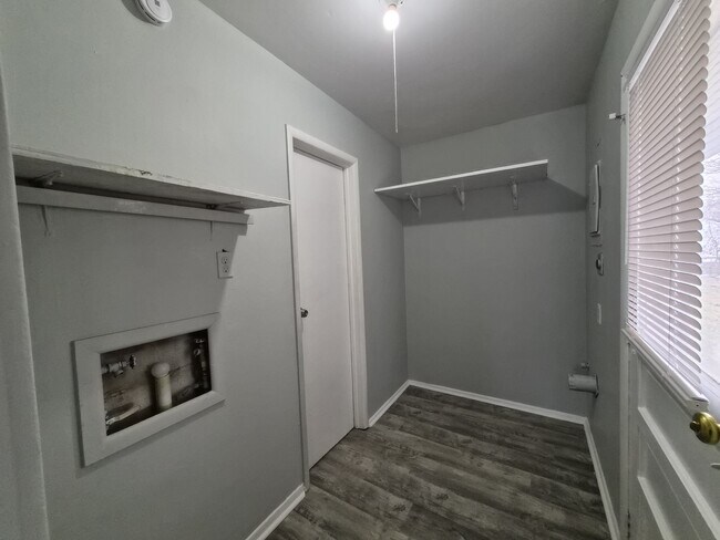 Building Photo - 3525 Luewan Ct