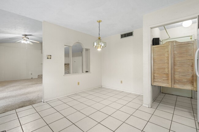 Building Photo - 2126 Turtle Creek Dr