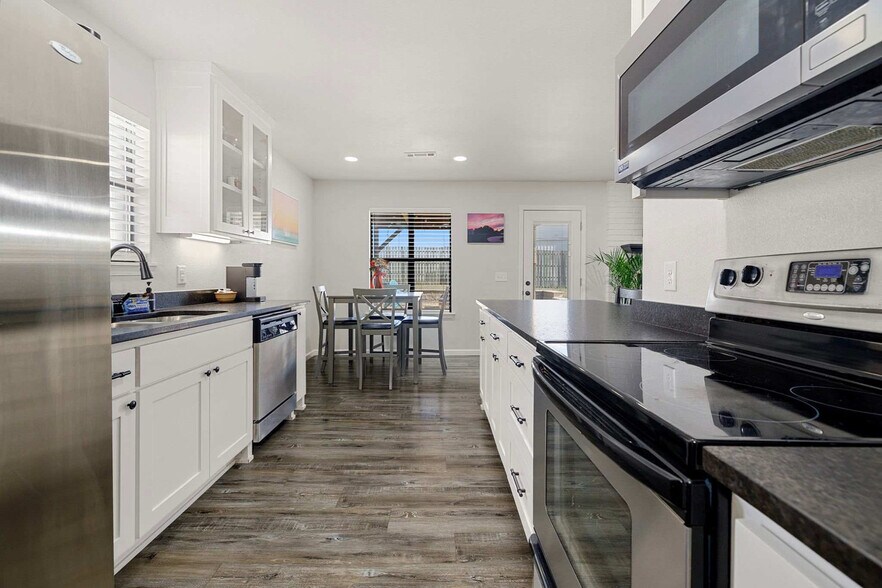 Building Photo - 3028 N Malinda Dr
