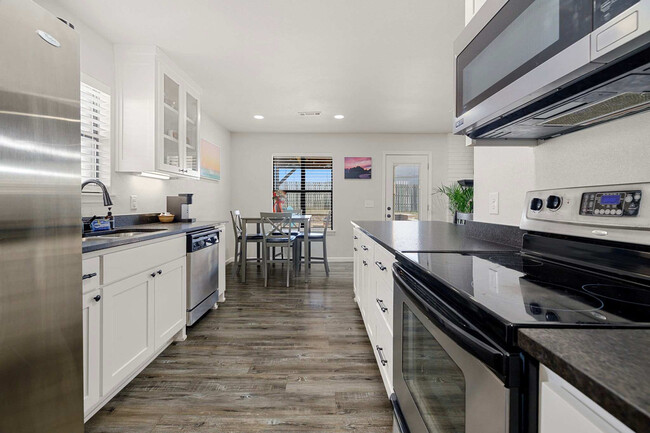Building Photo - 3028 N Malinda Dr
