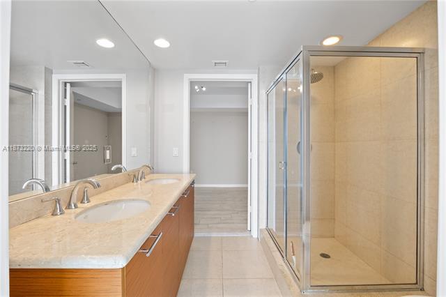 Building Photo - 50 Biscayne Blvd