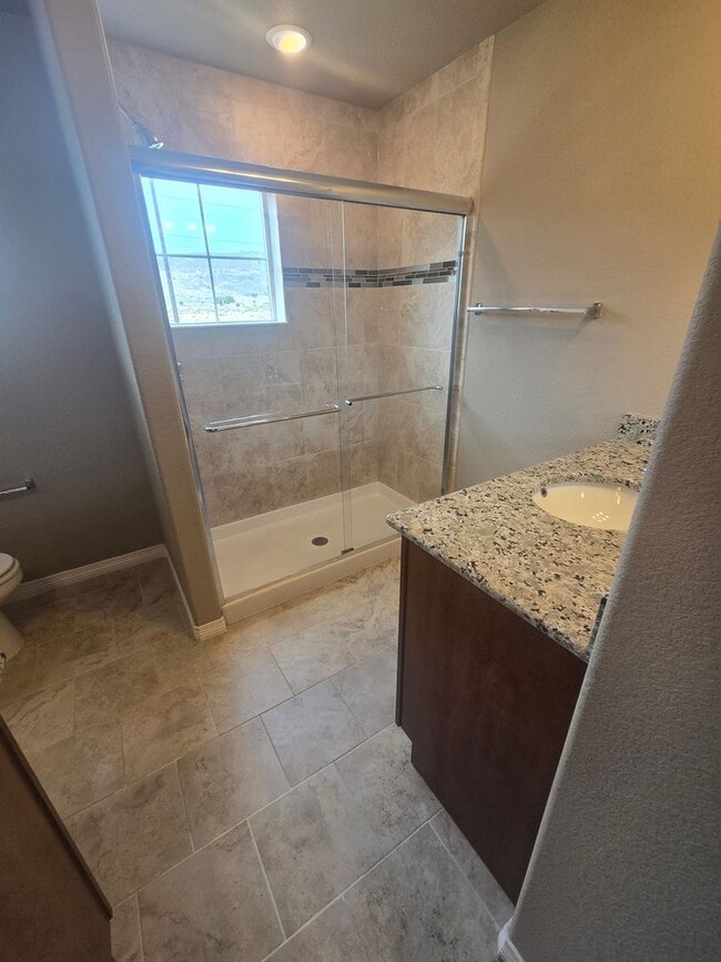 Building Photo - 2421 Ridge Top Dr