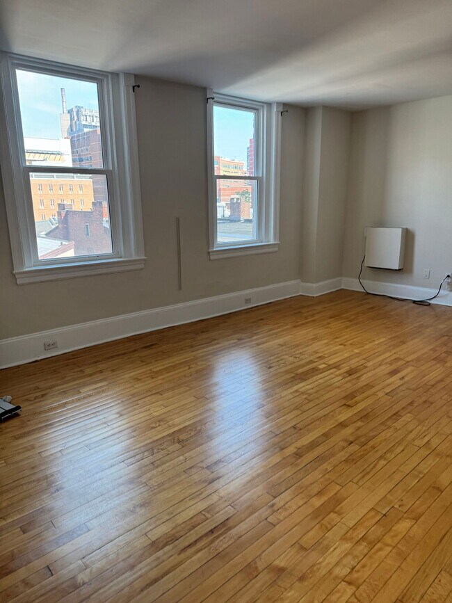 Building Photo - 1008 Spruce St