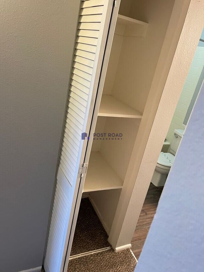 Building Photo - 2902 S Osage Ave