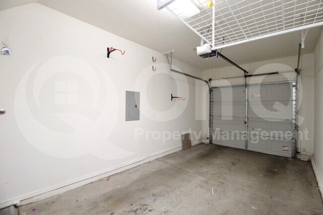 Building Photo - 525 N Miller Rd