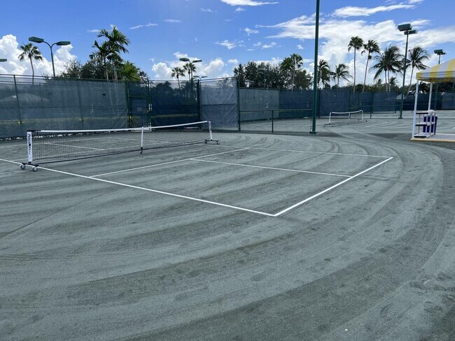 Building Photo - 2861 Livingston Ln