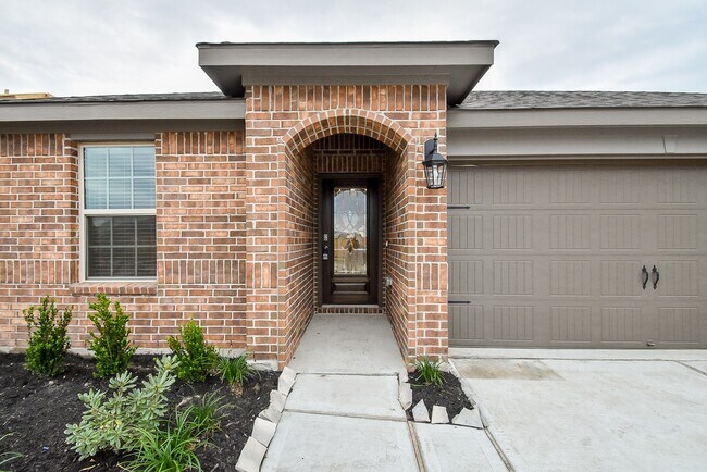 Building Photo - 1427 Central Heights Dr