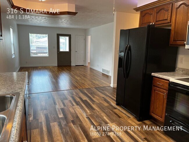 Building Photo - 4 Bed/1.5 Bath with Triple Stall Garage!