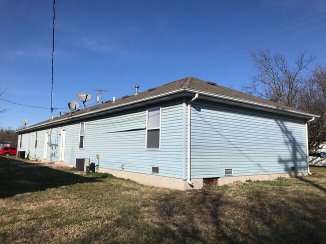 Building Photo - 1500 W Rainey St