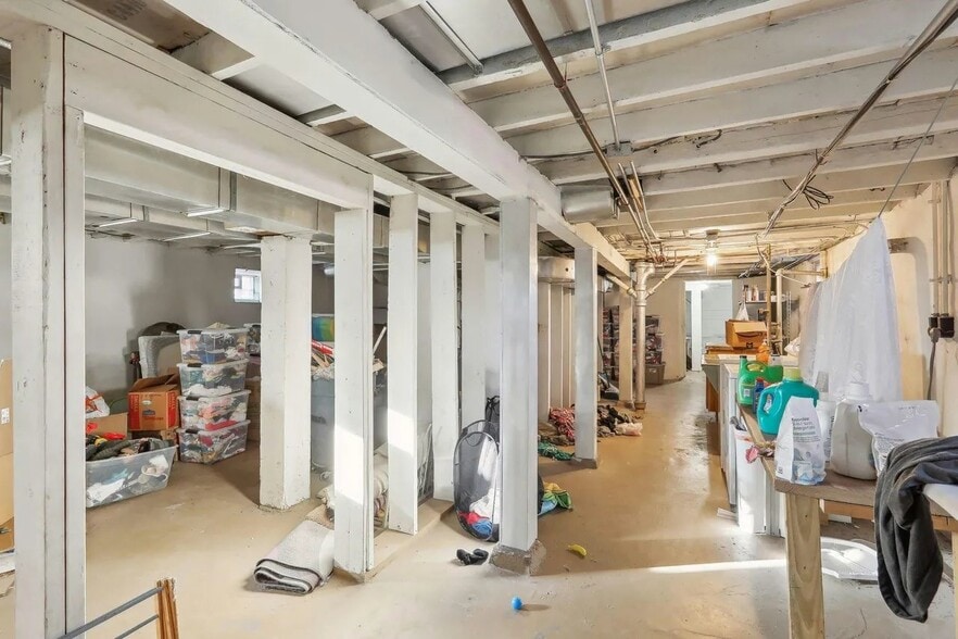Building Photo - 3010 Grand St NE