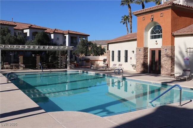 Building Photo - 50 Aura de Blanco St