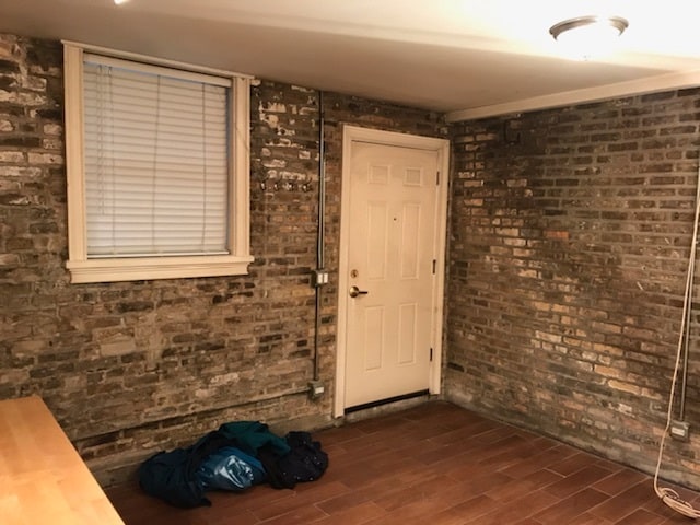 Entry - 19 E Division St