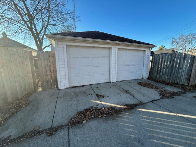 Building Photo - 919 Hayes Avenue