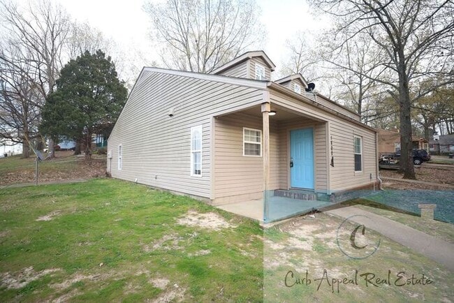 Building Photo - Beautifully renovated 4 bed / 1 bath duple...