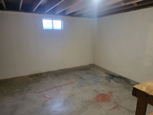 Building Photo - 819 S Felts Rd