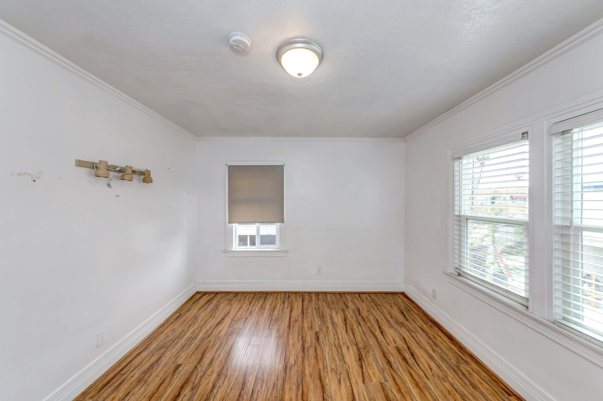 Building Photo - 1308 S Van Ness Ave