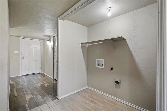 Building Photo - 8401 Chesham Dr