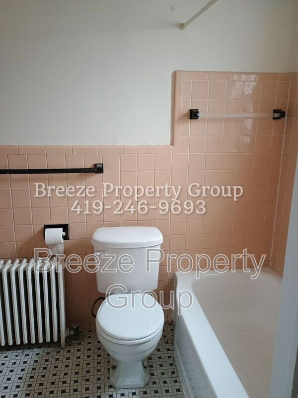 Building Photo - 2445 W Bancroft St