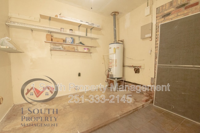 Building Photo - 5520 Vienna Ave