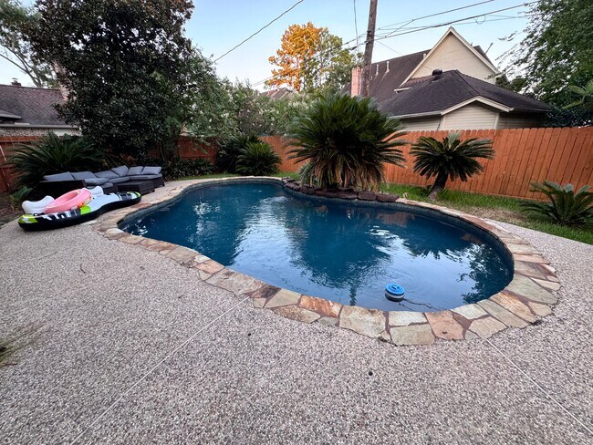 Building Photo - 8215 Turnmill Ct