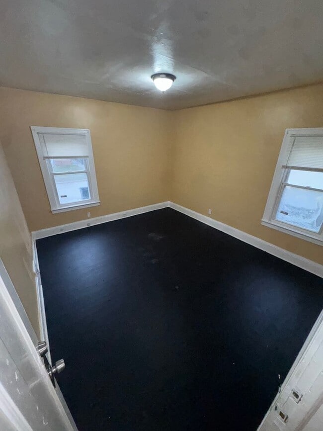 Building Photo - 1633 Eddington Rd