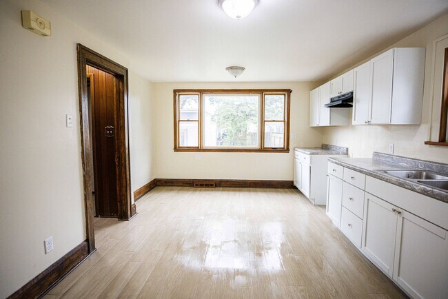 Building Photo - 3942 Torrance Dr