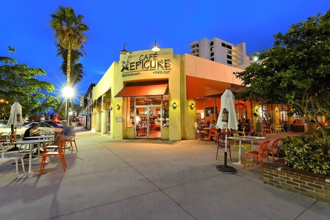 Building Photo - 835 S Osprey Ave