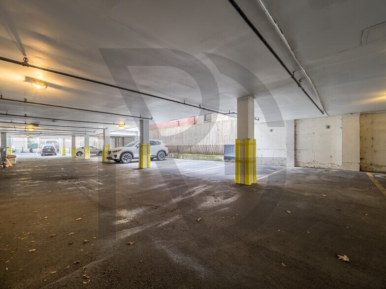 Building Photo - 563 W Arlington Pl