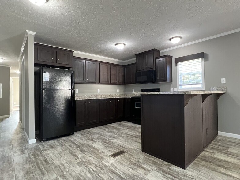 Primary Photo - 126 E Sourwood Dr