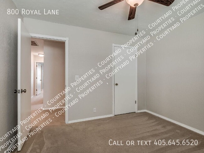 Building Photo - 800 Royal Ln