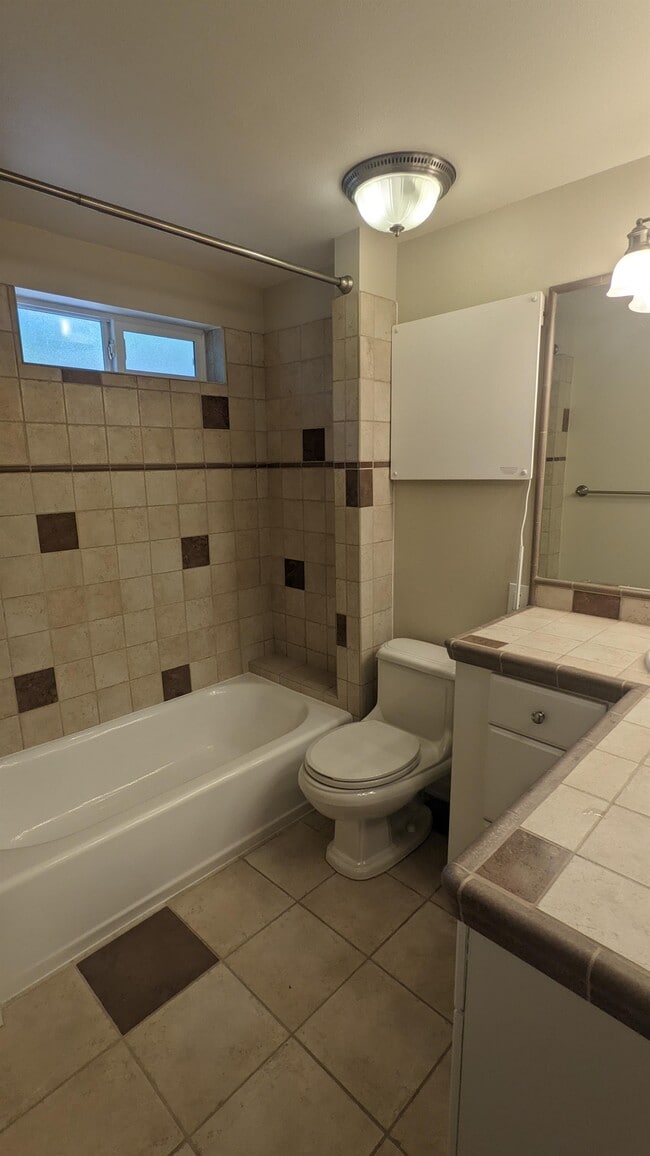 Building Photo - 11712 NE 67th Pl