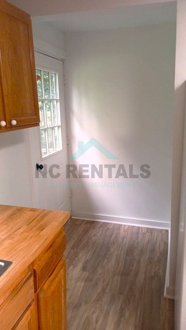 Building Photo - 427 Matthews St